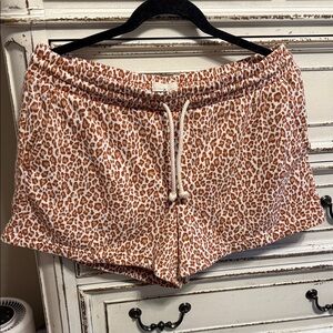 Lou & Grey Leopard Print Women's Shorts size Large
